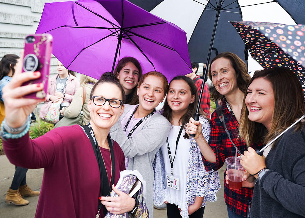 DFL-2021-2019-Home-Page-Memories-Outdoor-Girls-Selfie-1050x750
